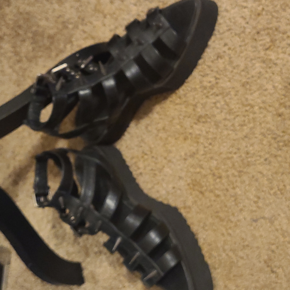 Shoes - Picture 4 of 7